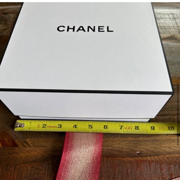 CHANNEL Box & Ribbon - Picture 4 of 9